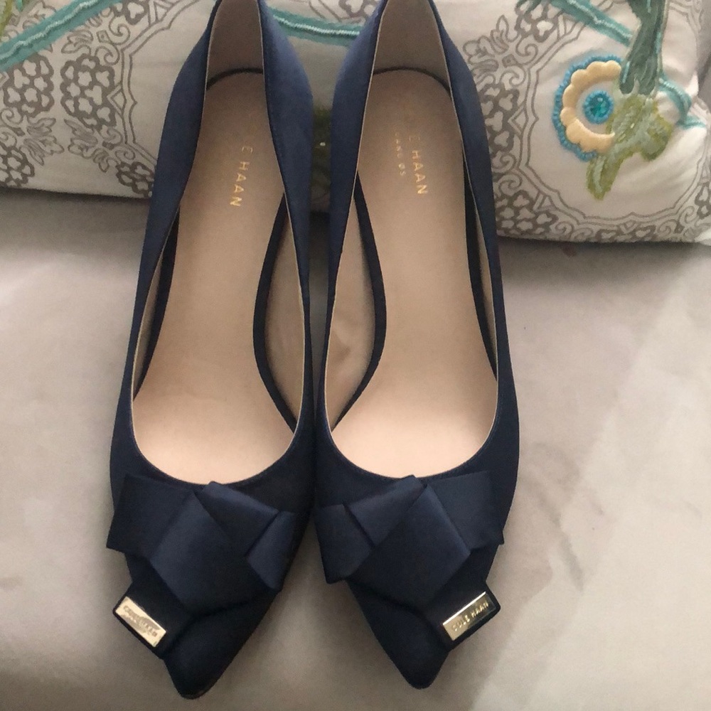 Cole Haan Ladies Navy Satin Shoes size 8B New not in original box !